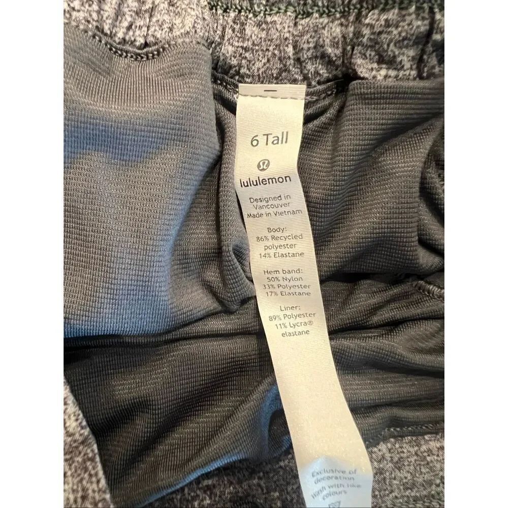 Lululemon Women's Hotty Hot Short II Gym Running Shorts Heathered Black 6 Tall - Picture 3 of 3